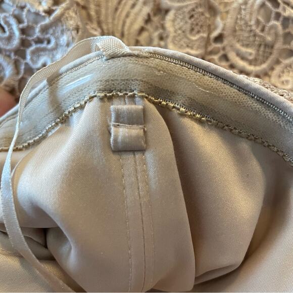 ADRIANNA PAPELL LACE BOHO OVERLAY STRAPELESS COCKTAIL DRESS CREAM - 10 - Picture 6 of 7